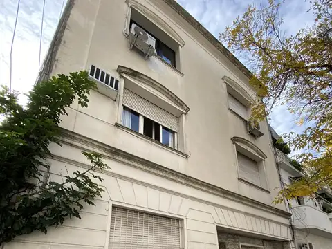Venta | Colegiales | Gran 2 Amb con Patio, a Reciclar | Delgado Al 1500