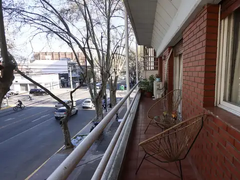 Venta Departamento tres dormitorios con balcón. España y Hospitales.