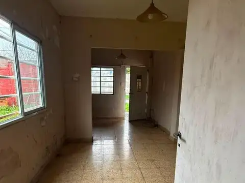 Casa 3 ambientes con 1 baño