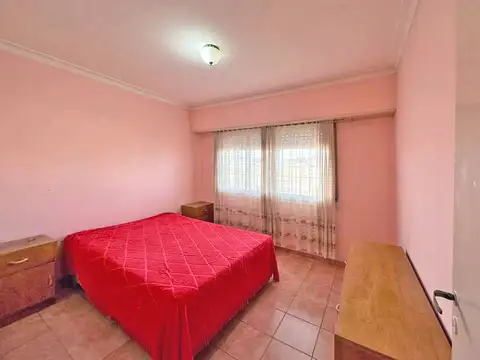 Casa 6 ambientes con 2 baños
