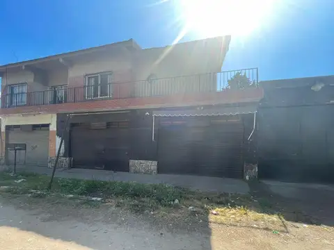 3 LOCALES + GALPON + DEPTO 3 AMB - MERLO