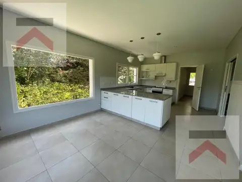 Casa 6 ambientes con 3 baños