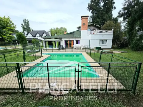 VENTA/ ALQUILER DE CASA CON 6 AMBIENTES EN BOCA RATON