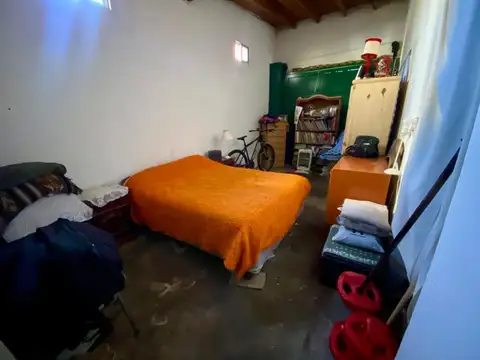 Casa en Venta con Local y Cochera en La Plata