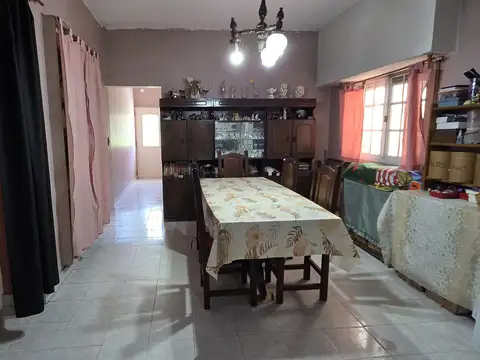 Venta - Casa - 3 Dormitorios - 2 Baños - Parque - Garaje - Excelente Ubicacion  