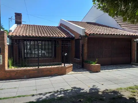 VENTA DE CASA DE 4 AMBIENTES