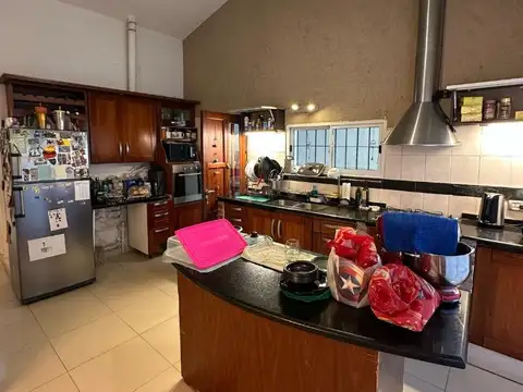 Casa 5 ambientes con 4 baños