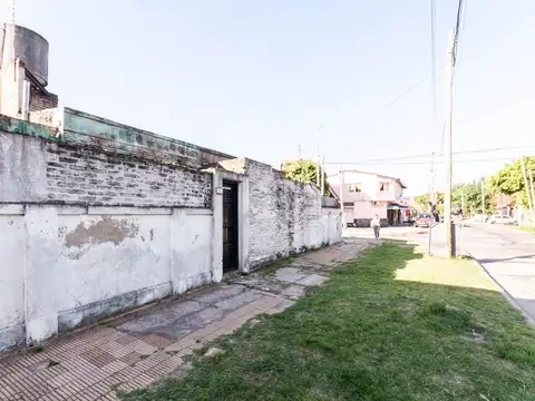 Casa a refaccionar en esq, V Dominico. OPORTUNIDAD