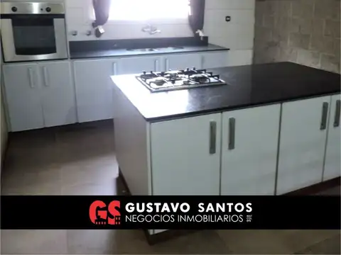 Amplia casa con Galpon