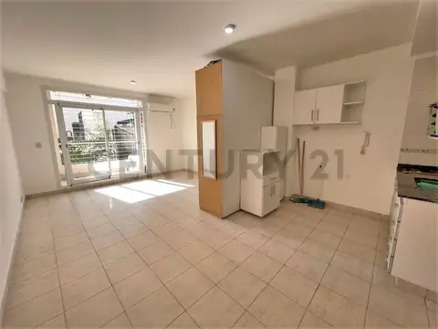 ALQUILER MONOAMBIENTE DIVISIBLE TOTAL SILENCIO AL CONTRAFRENTE FLORES