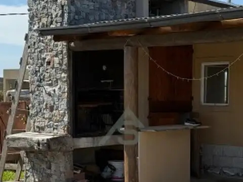 Casa en Alquiler con 3 cocheras