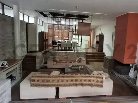 Casa 5 ambientes con 3 baños