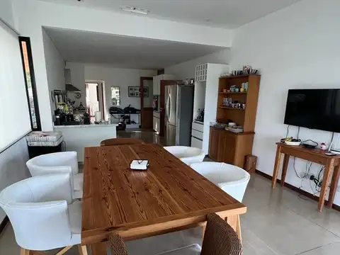 Casa 4 ambientes con 4 baños