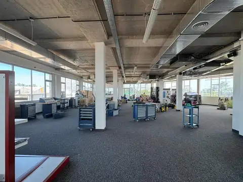 Oficina en Alquiler con 5 cocheras