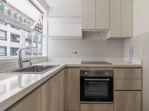 Alquiler Departamento 3 ambientes con balcón al frente Plaza San Martín Retiro