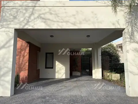 Casa en Alquiler con 1 cochera