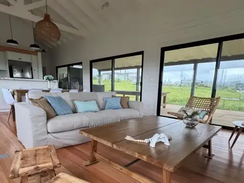 Casa en Alquiler en Bella Vista, USD 2.000