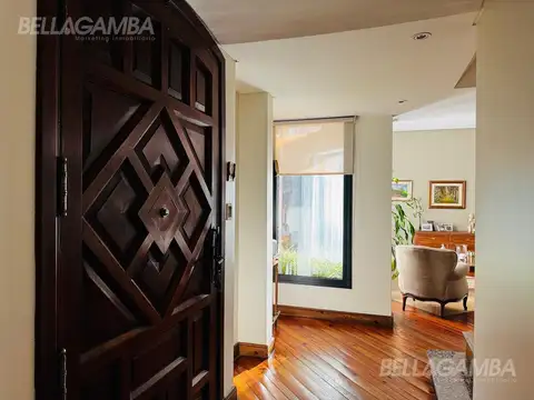 Casa en Venta con 4 cocheras