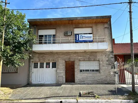 Casa de 4 ambientes en venta en banfield