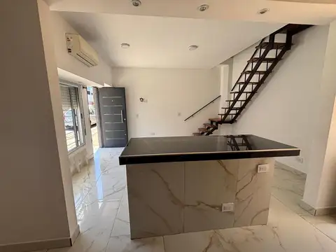 Depto Tipo Casa en Alquiler al Este