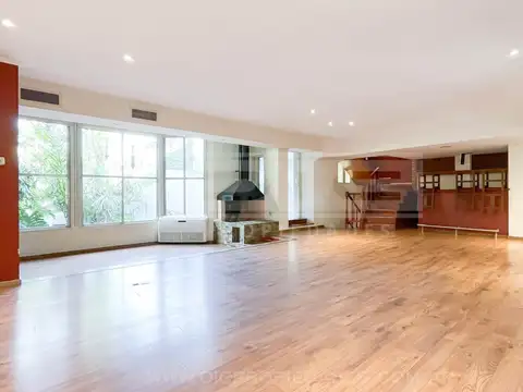 Malaver al 900 entre Madero y Segurola