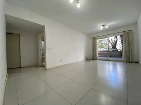 Departamento de 3 ambientes 100,78 m2 totales al frente con cochera fija y cubierta, balcón-terraza, patio, lavadero y baulera.