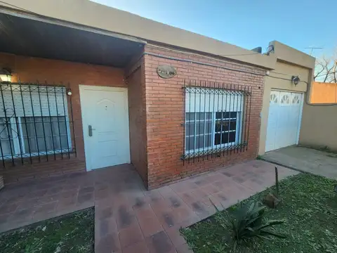 CASA 4 Ambientes VENTA MORENO APTO CREDITO
