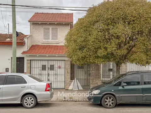 Casa Chalet 4 amb con cochera sobre lote propio de 225 m2 en Chauvin