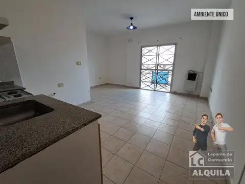 DEPARTAMENTO MONOAMBIENTE EN ALQUILER EN SAN JUSTO CENTRO. EN 2º PISO Y AL FRENTE. CON ASCENSOR Y BALCÓN.