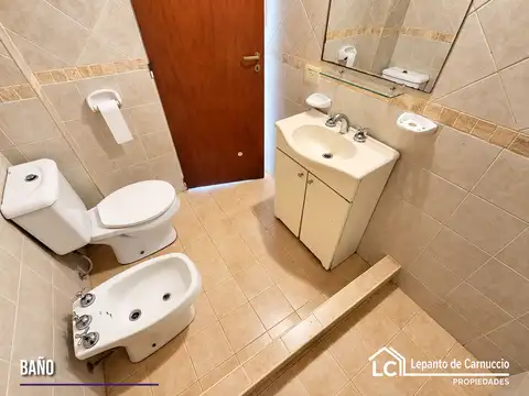 DEPARTAMENTO MONOAMBIENTE EN ALQUILER EN SAN JUSTO CENTRO. EN 2º PISO Y AL FRENTE. CON ASCENSOR Y BALCÓN.