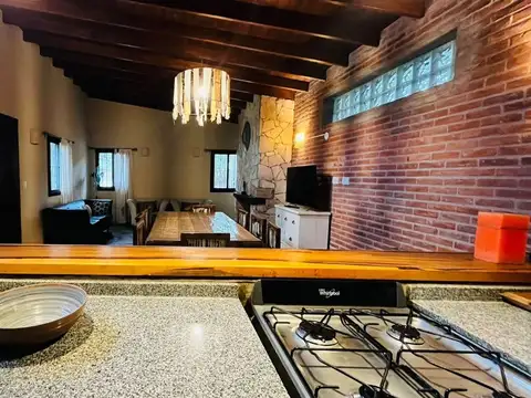 VENTA CASA VALERIA DEL MAR CINCO AMBIENTES