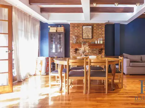 Casa 8 ambientes con 3 baños