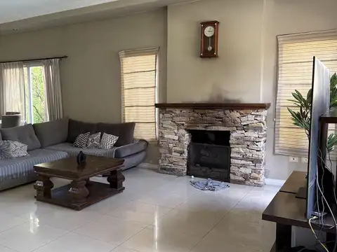 Casa 5 ambientes con 3 baños