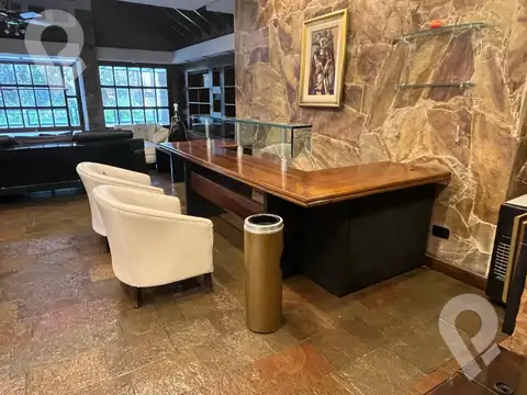 Casa en Alquiler con 2 cocheras