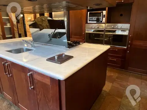 Casa 6 ambientes con 5 baños