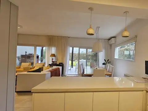 Casa en Alquiler Temporal con 1 cochera