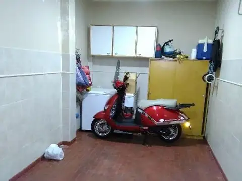 Calle 381 y Ayolas 2200