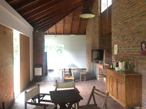 Casa 2 ambientes con 1 baño