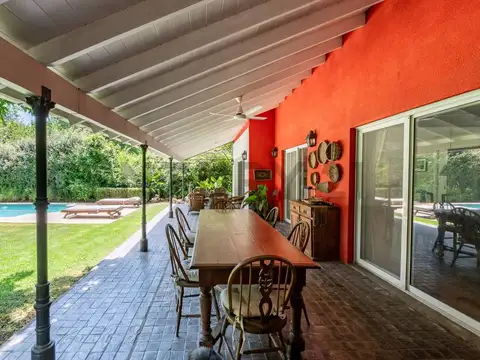 Hipólito Yrigoyen 2800, Piso 0