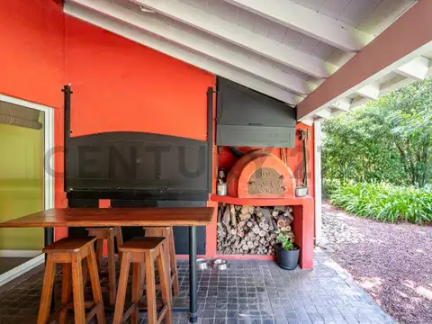 VENTA Casa de 5 ambientes c/Jardín y Piscina