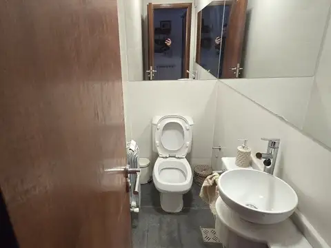 Casa en Alquiler con 2 cocheras