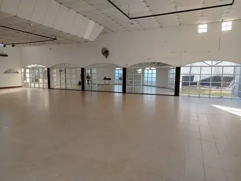 SE ALQUILA SALON COMERCIAL EN RECONQUISTA