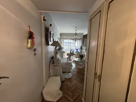 Tres Ambientes con Dependencia + Escritorio Apto Prof a Pasos de Coronel Diaz