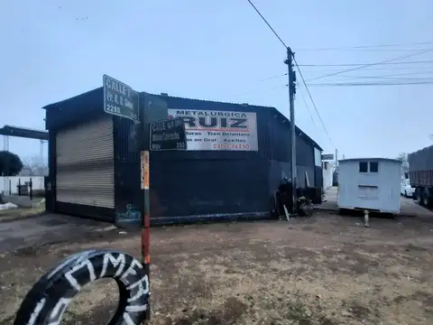 Galpón mas casa en Calle 44 esquina 1