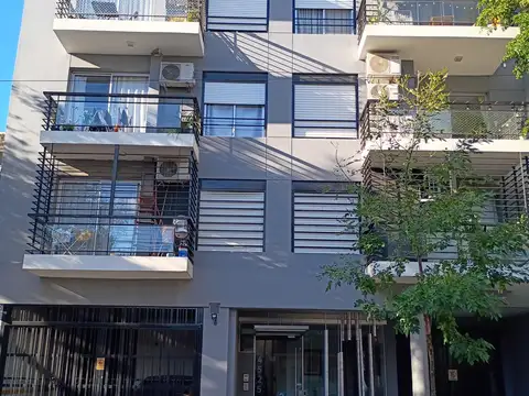 2 Ambientes luminoso con balcón