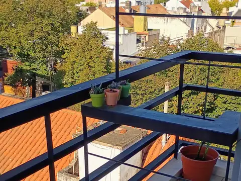 2 Ambientes luminoso con balcón
