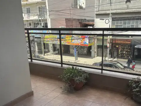 Muy buen departamento de 3 ambientes con cochera