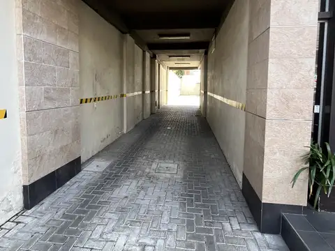 Muy buen departamento de 3 ambientes con cochera