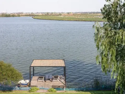 LA ISLA - VENTA CASA EN LAGO CENTRAL