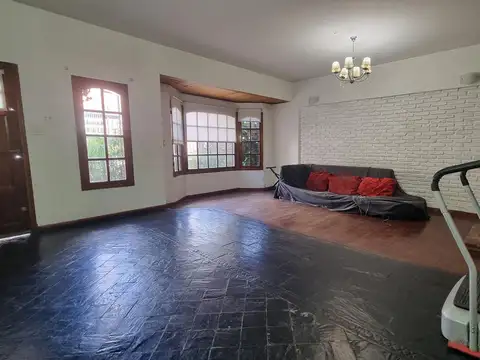Casa 5 ambientes con 2 baños